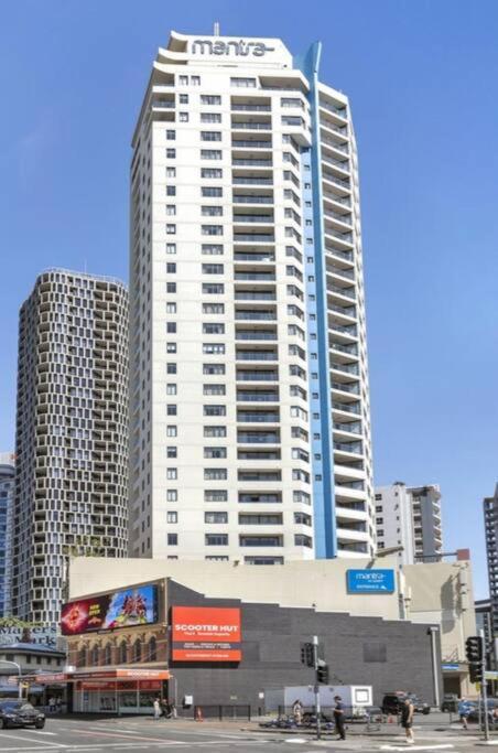 1bed 1bath With Story Bridge And River Views, Parking, And Private Balcony - 2107 Brisbane