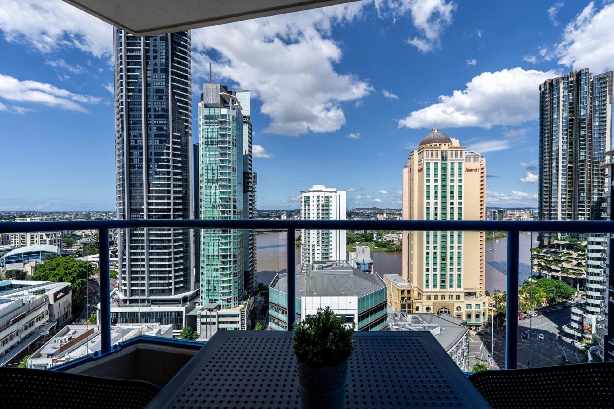 1bed 1bath With Story Bridge And River Views, Parking, And Private Balcony - 2107