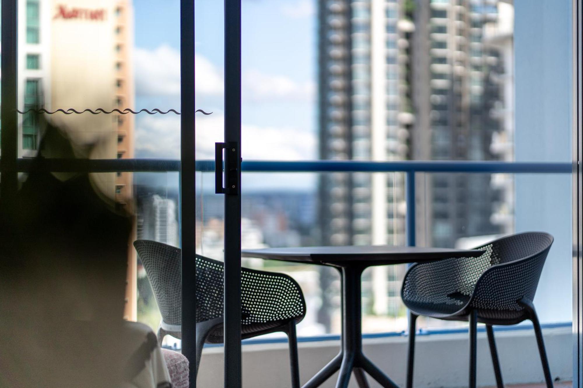 1bed 1bath With Story Bridge And River Views, Parking, And Private Balcony - 2107 Brisbane