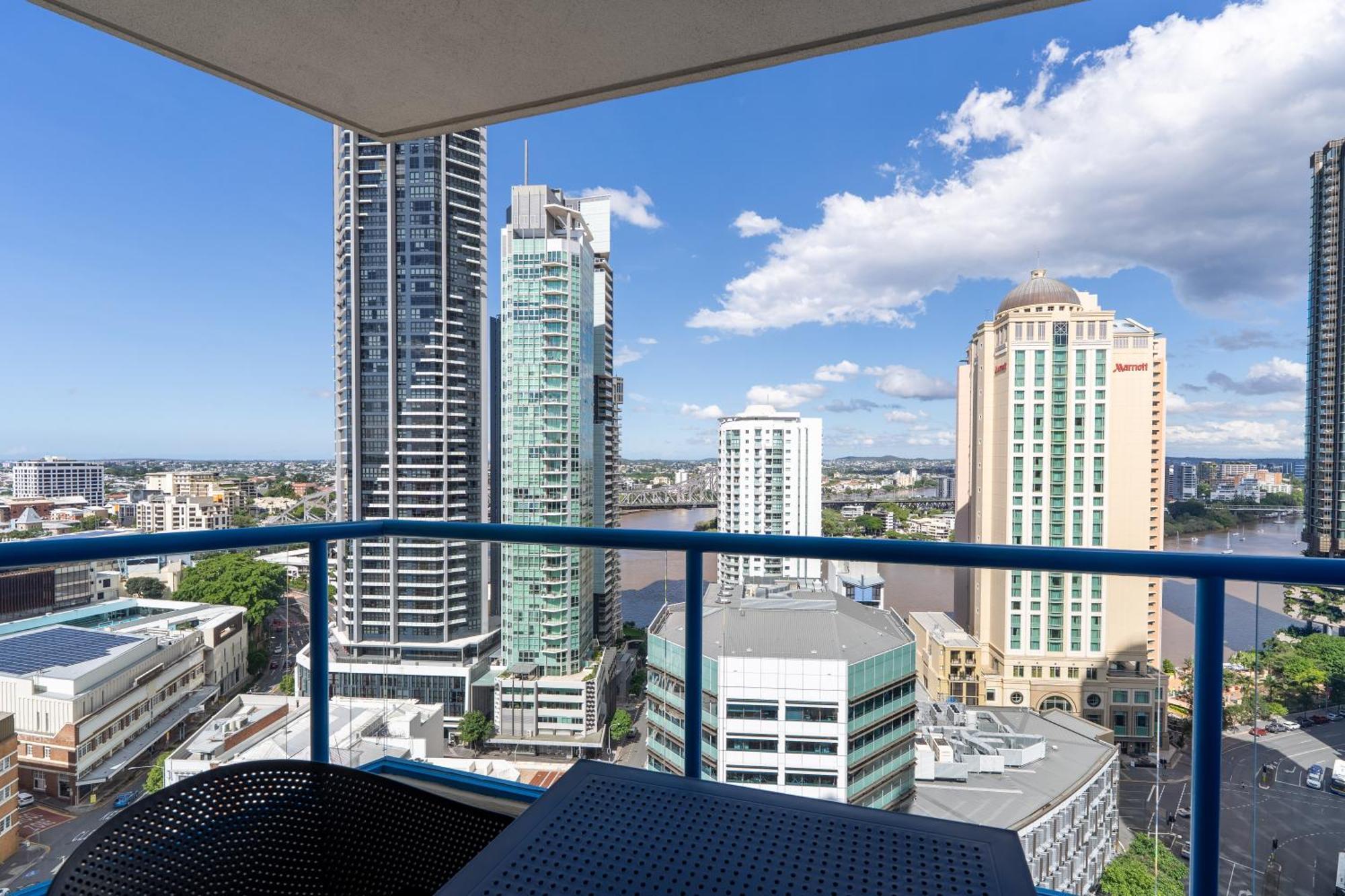 1bed 1bath With Story Bridge And River Views, Parking, And Private Balcony - 2107 Apartment *